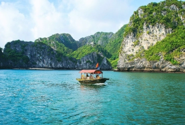 Viet Hai - Lan Ha Bay - Ba Trai Dao Bay - Cat Ba - Hanoi