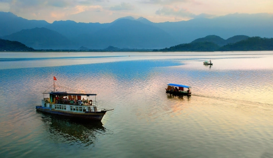 Thai Nguyen Tour 2 Days: Culture and Nui Coc Lake Adventure