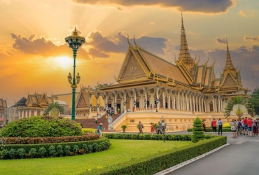 Phnom Penh (D) - Royal Palace - Wat Ounalom - Wat Phnom - French Colonial Architecture