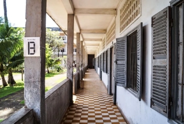 Phnom Penh - Genocide Museum - Killing Fields - Cleansing Ceremony