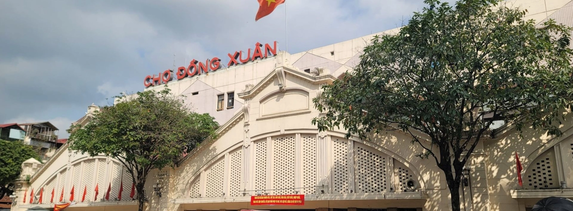 Dong Xuan Market